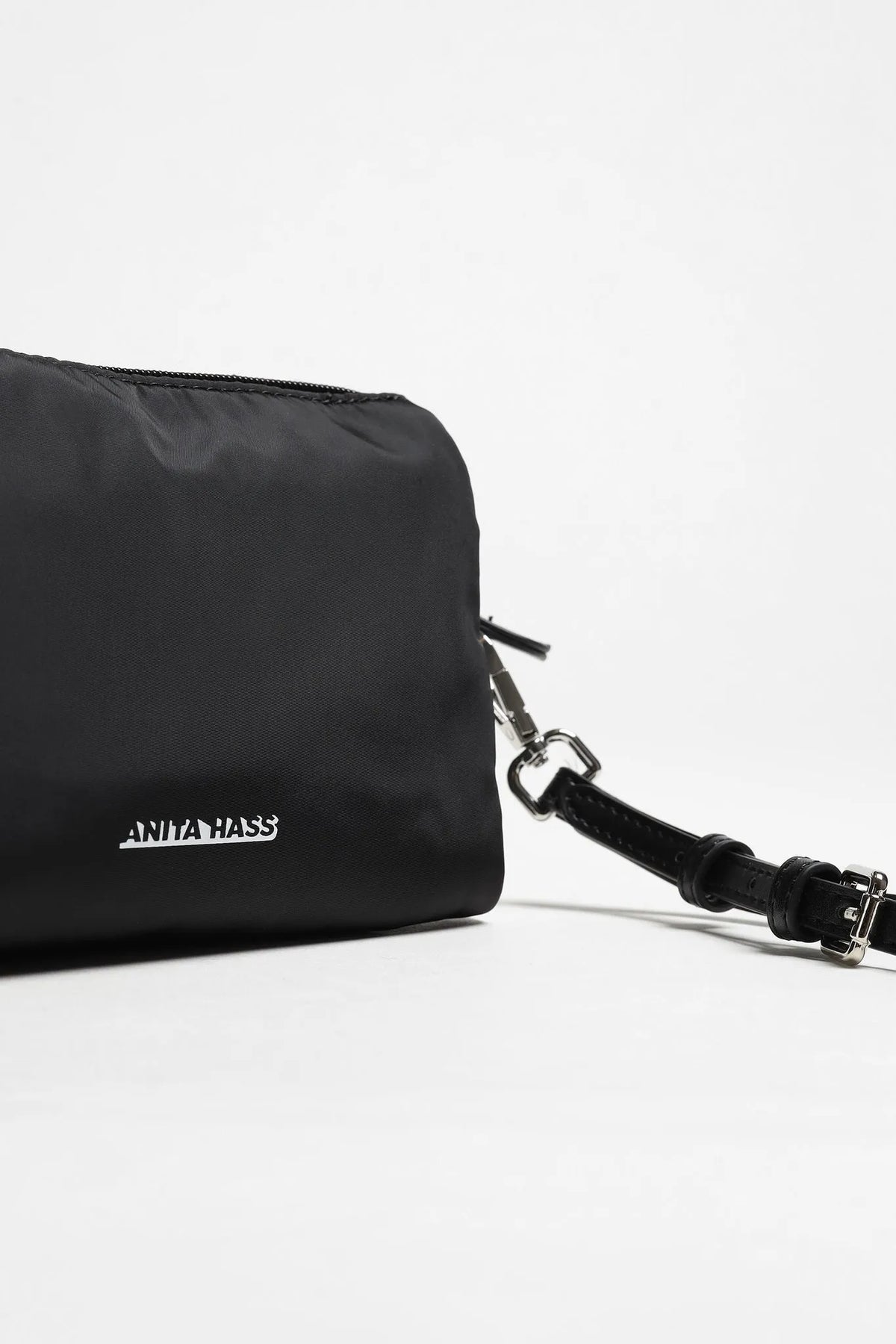 Pouch Heart in Schwarz Nylon