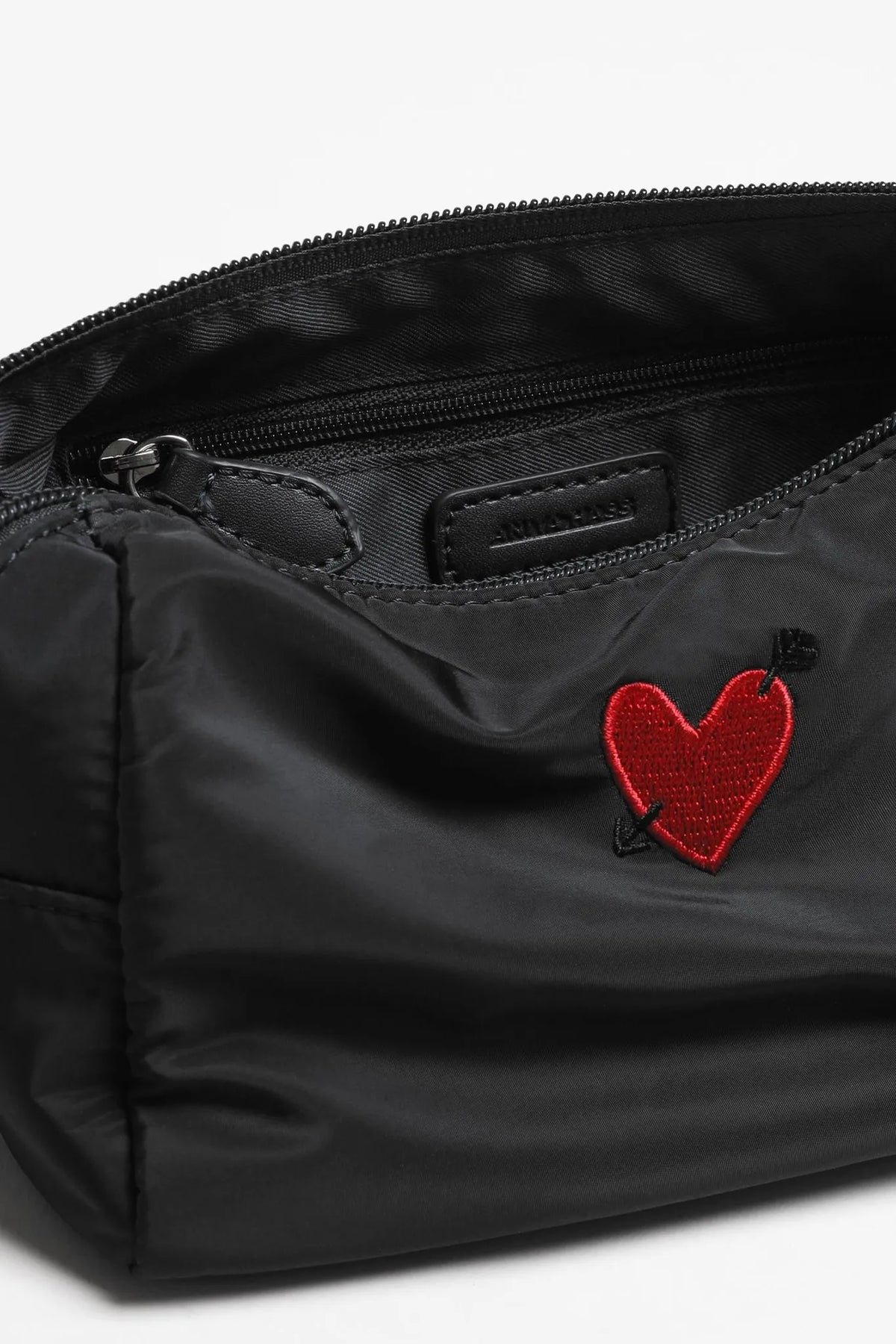 Pouch Heart Large in Schwarz Nylon