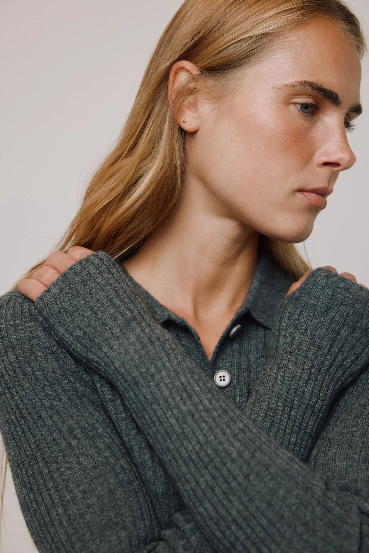 Strickpolo Abigail in Grau