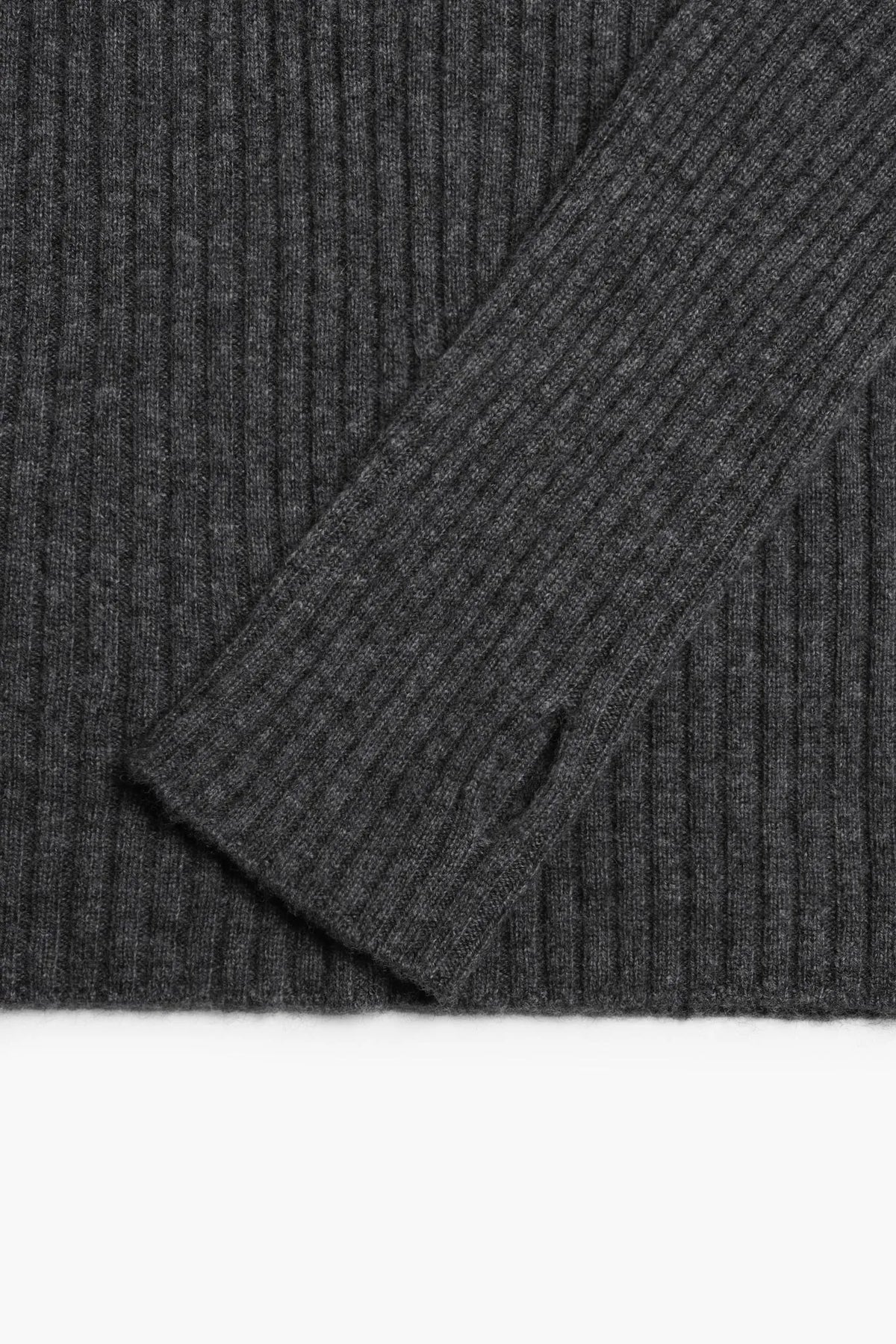 Strickpolo Abigail in Grau