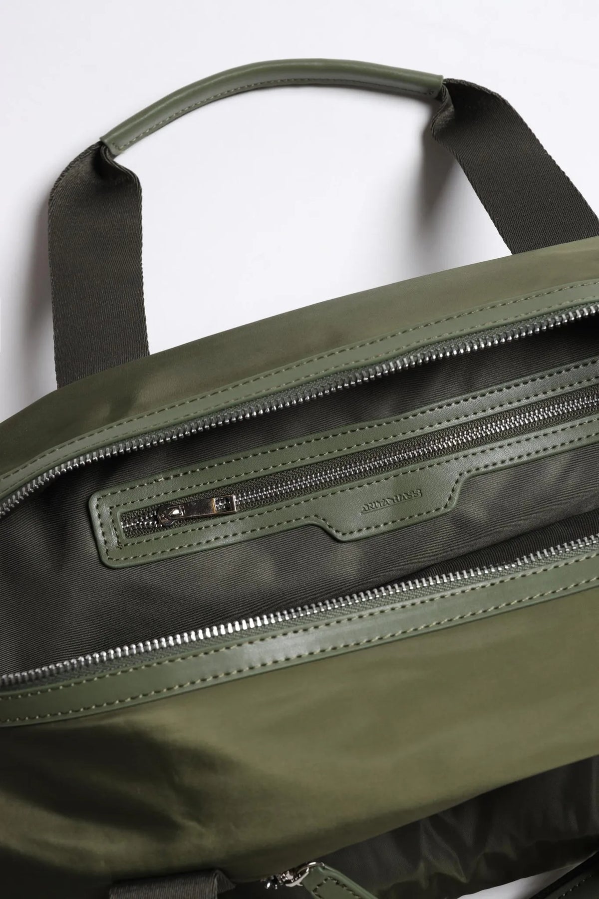 Tasche Heart in Oliv Nylon