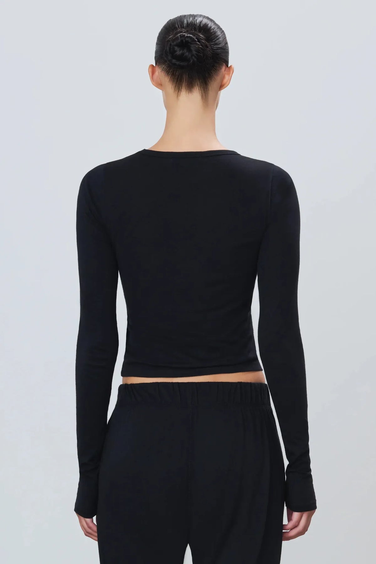 Longsleeve Fitted Crewneck in Black