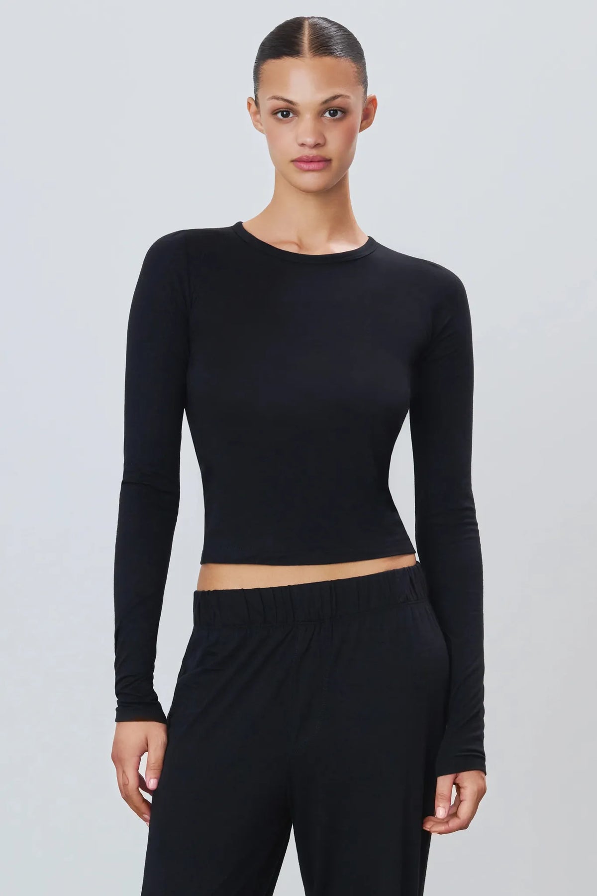 Longsleeve Fitted Crewneck in Black