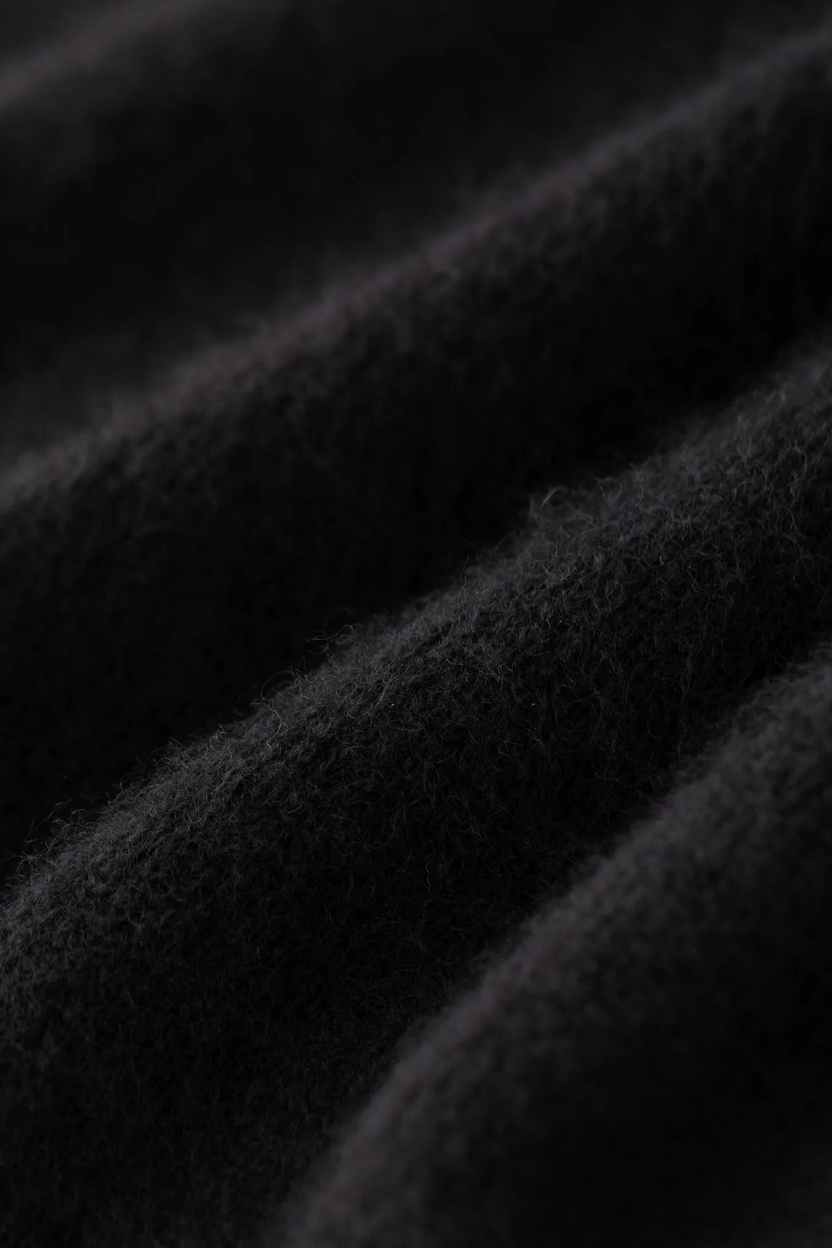 Cardigan Cinder in Black