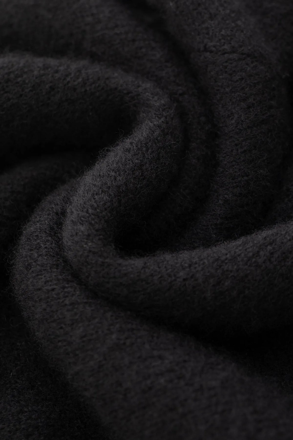 Cardigan Cinder in Black