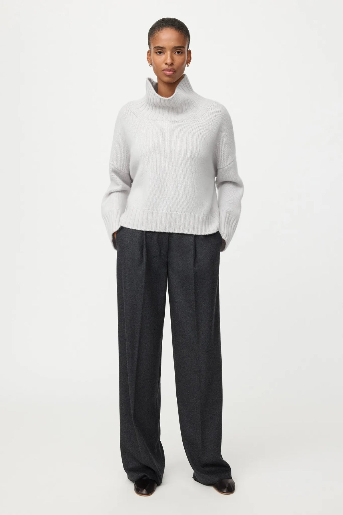 Pullover Girlfriend Turtleneck in Quiet Grey