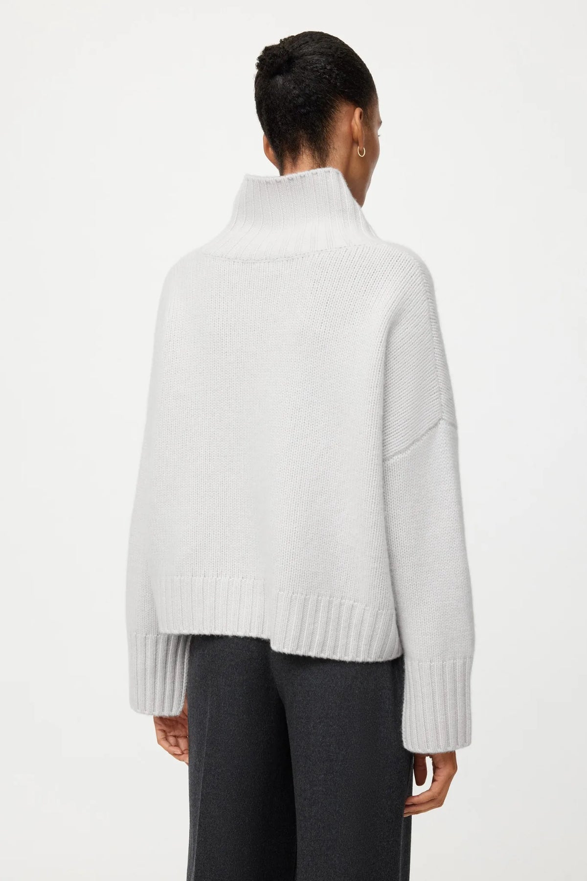 Pullover Girlfriend Turtleneck in Quiet Grey