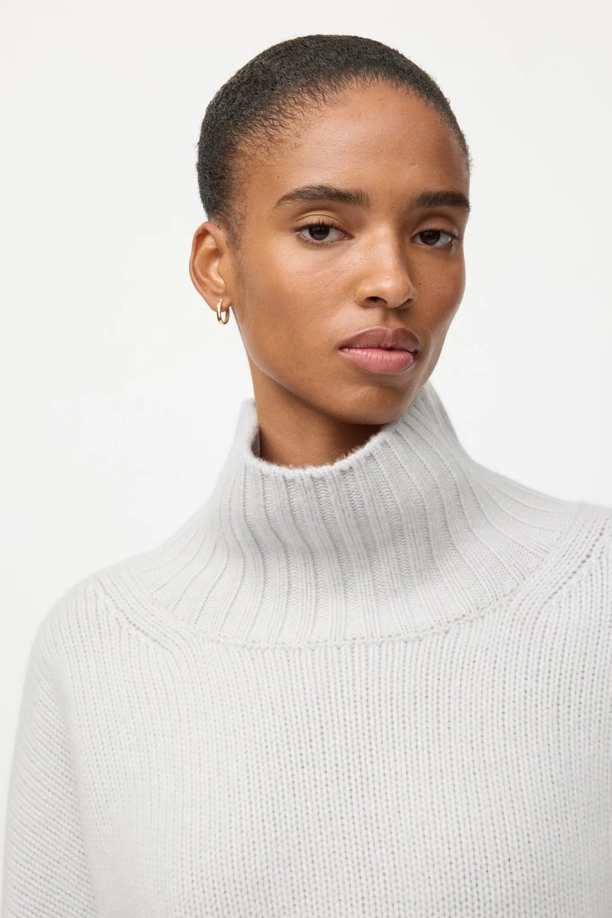 Pullover Girlfriend Turtleneck in Quiet Grey